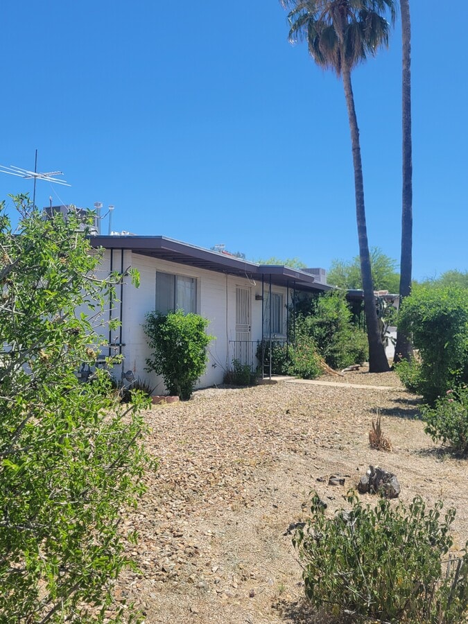 Photo - 1530 N Sycamore Blvd