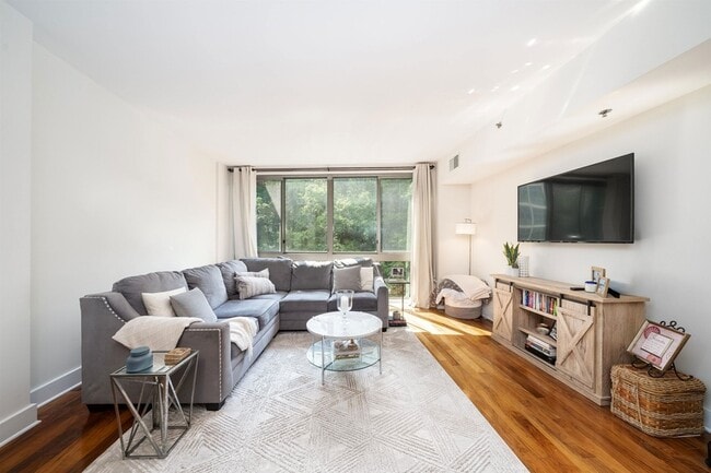 Photo - 800 Jackson St