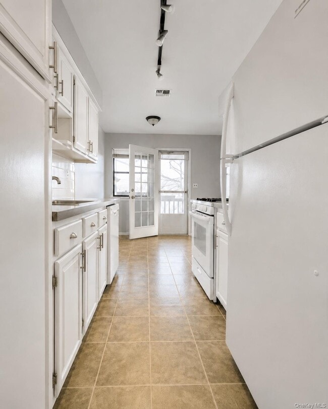 Photo - 24 Milford Ln