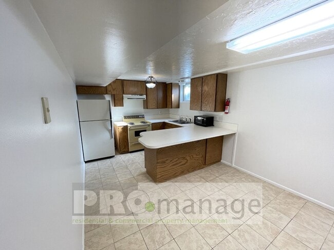 Building Photo - 245 I St Unit 245 #2