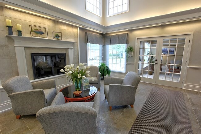 Photo - Country Club Manor