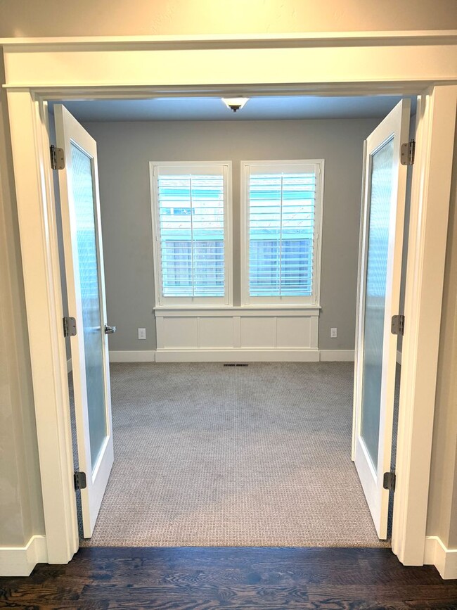 Photo - Spacious Home in Paramount