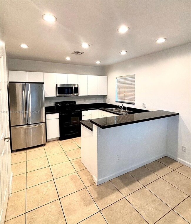 Building Photo - 820 NW 2nd Ave Rental
