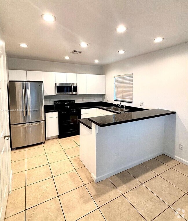 Building Photo - 820 NW 2nd Ave Rental