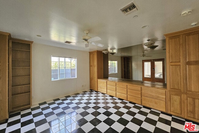 Photo - 302 N Griffith Park Dr