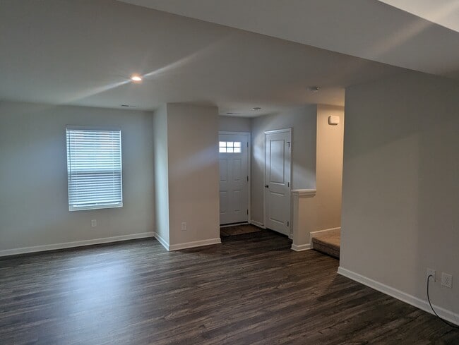 Photo - 133 Fernside Ct