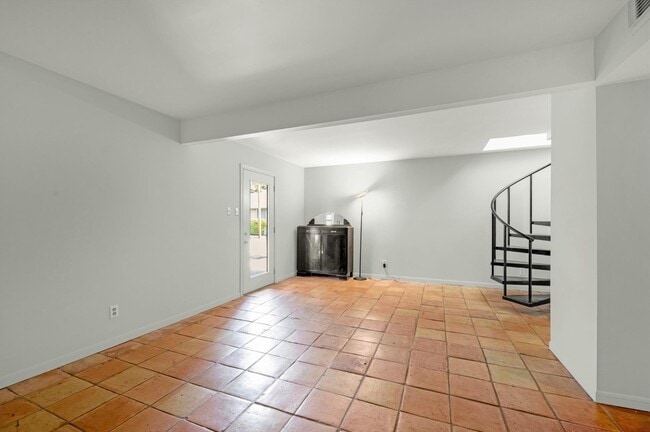 Building Photo - 2415 Columbia St