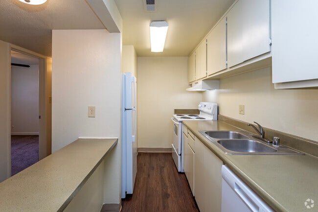 2BR, 1.5BA - 896SF - Kitchen