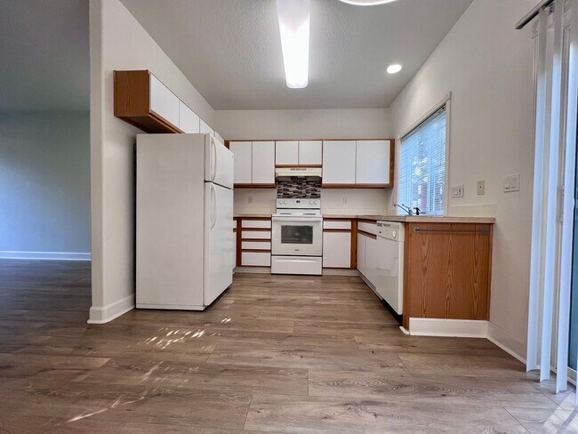 Photo - 16739 NE Halsey St