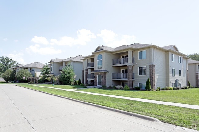 Buildings - Riverbend 3306-3500 Steamboat Way