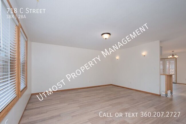 Photo - 718 C St