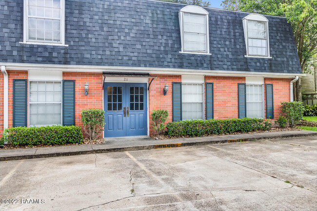 Building Photo - 211 Versailles Blvd Unit 11 Rental