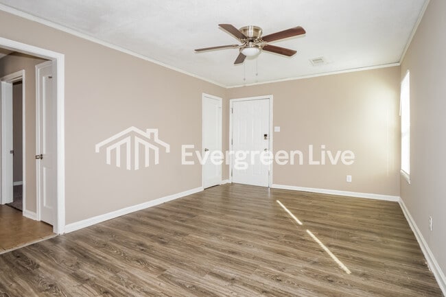 Photo - 1597 Michael St