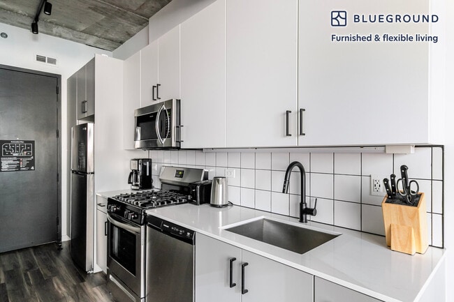 Photo - 61 W Erie St Unidad FL4-ID1406