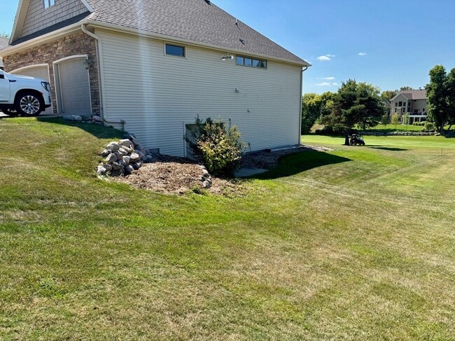 2077 Woodstone Dr