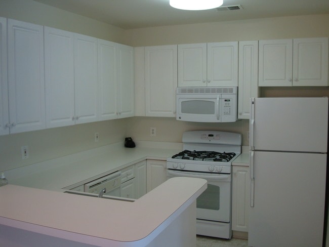 Stone House Café es un animado lugar de brunch adyacente a West Plumb-Cashill Boulevard. - 7000 Falls Reach Dr Unidad 309