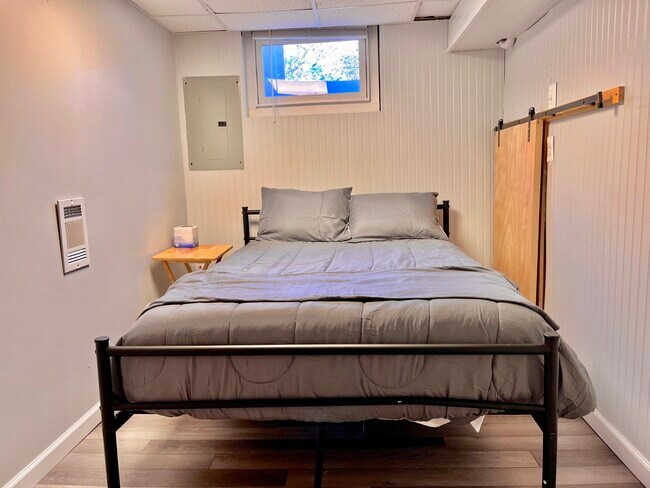 Bedroom - 1620 Fairview Ave Unit 2