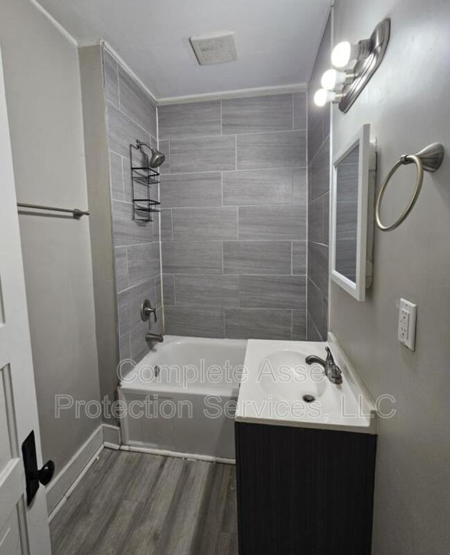 Photo - 111 Laurel St