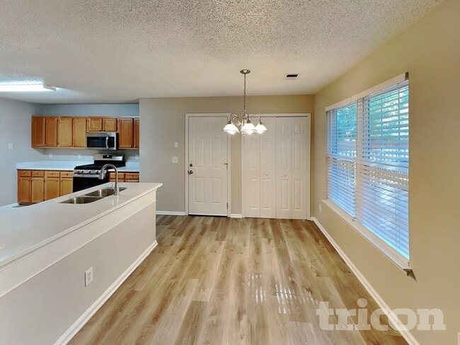 Photo - 14 Waterton Way