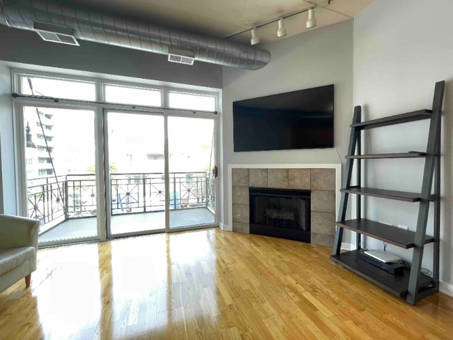 Photo - 1155 W Madison St