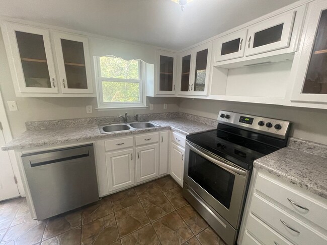Photo - 764 Oak Dr E