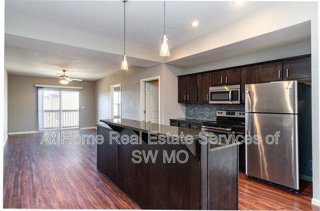 Photo - 1200 W Walnut St Condo Unit B104