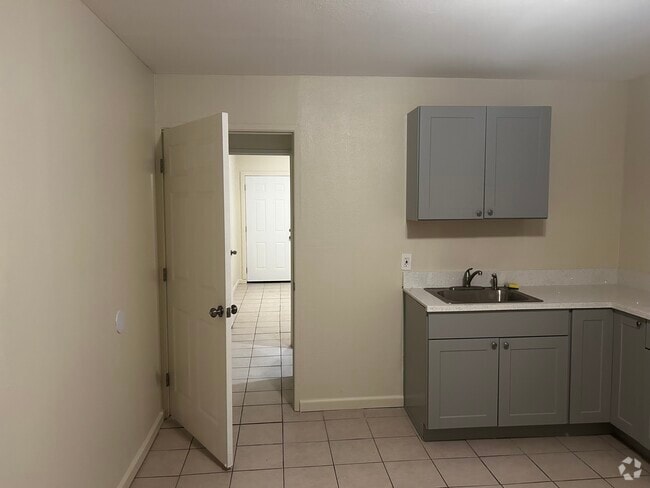 Building Photo - 5527 Bolivar St Unit A Rental