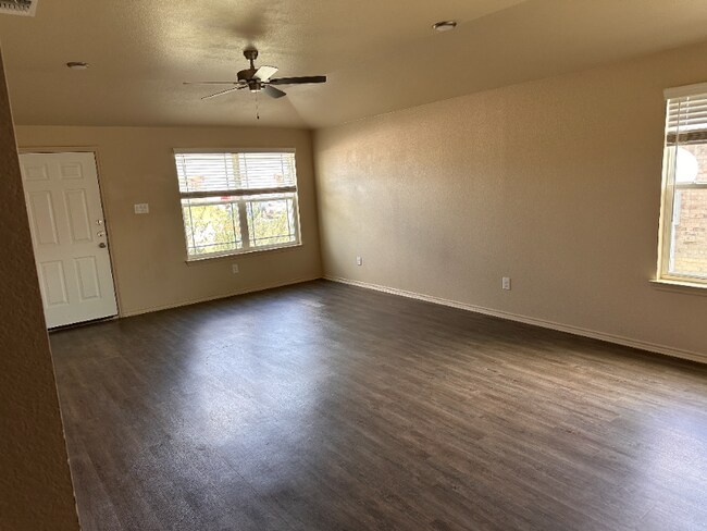Photo - 1717 Clovis Dr Unidad B