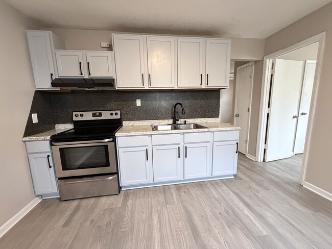 Building Photo - 125 McClure St Unit C