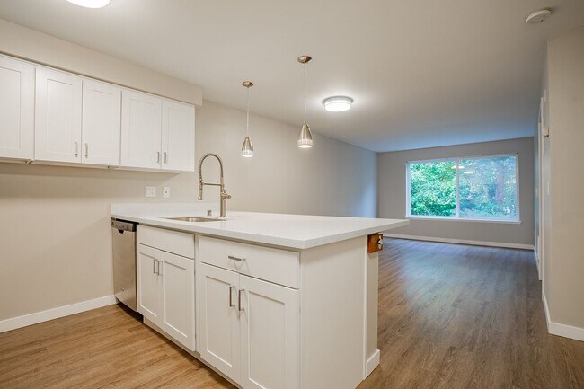 Photo - 1800 Eastlake Apts (Scenic)