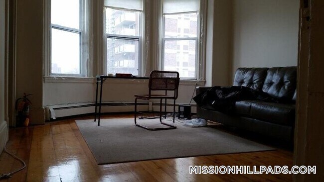 Building Photo - 1574 Tremont St Rental
