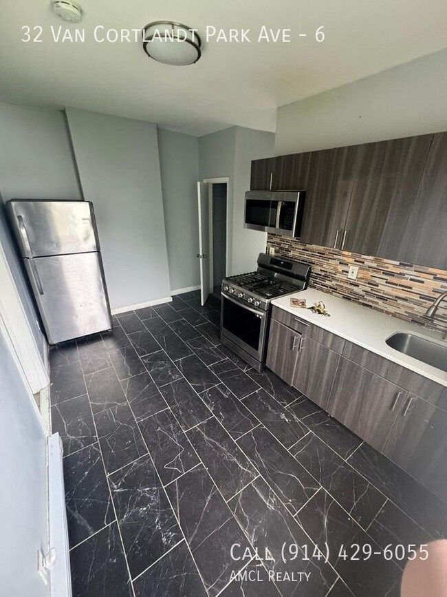 Photo - 32 Van Cortlandt Park Ave Unidad 6