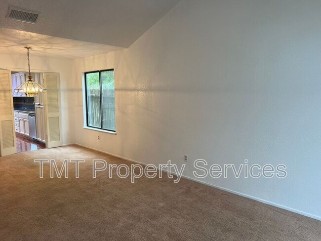 Photo - 7761 Roberts River Way