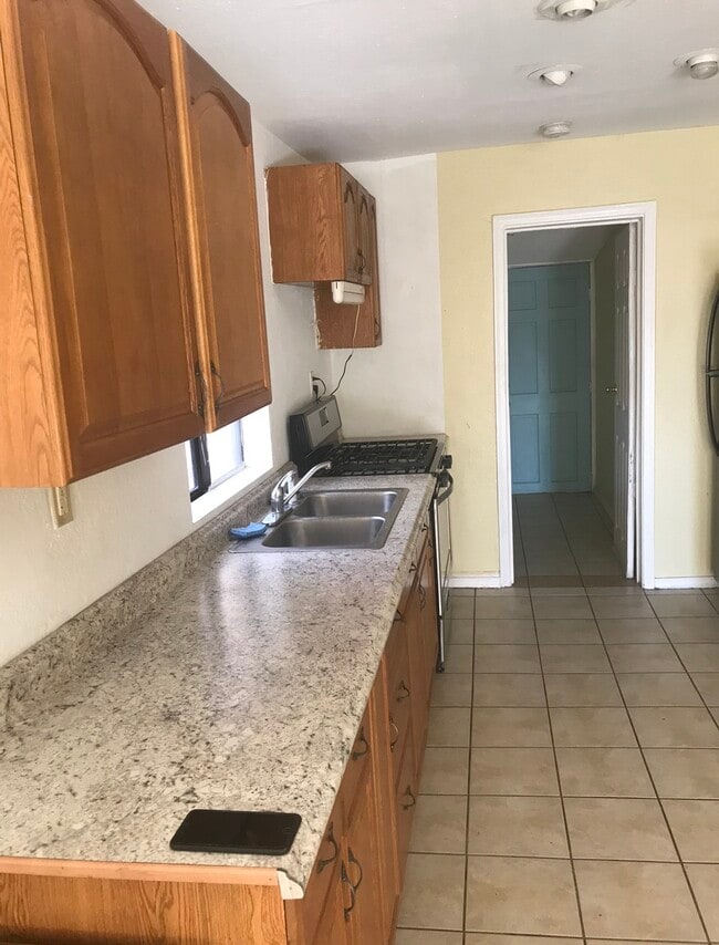 Photo - 106 E Vaughn Ave