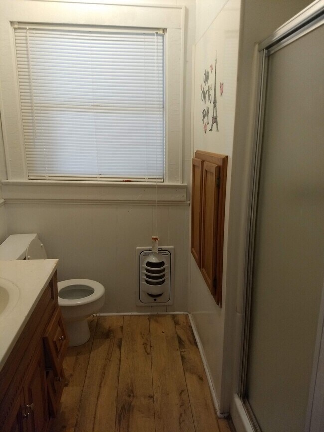 Photo - 100 W 5th St