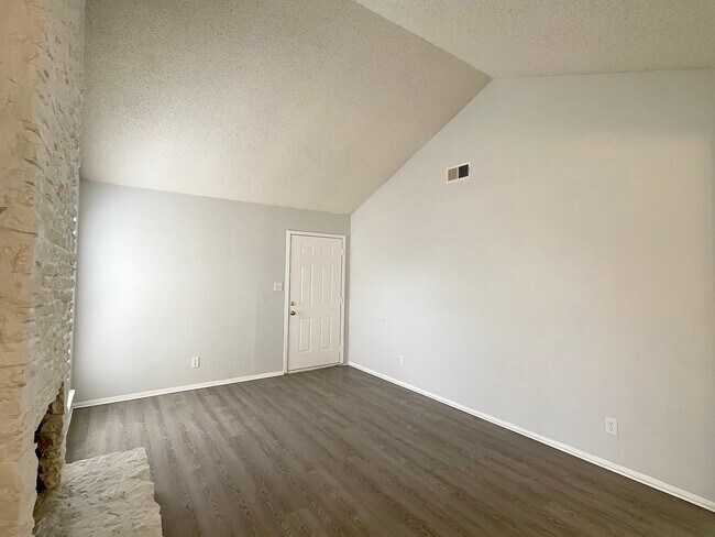 Photo - 2/1 Duplex in North Austin