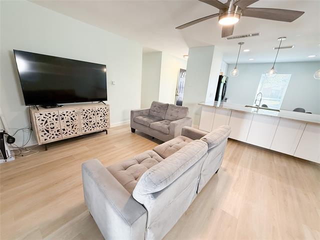 Photo - 811 Roaming Rd Dr House