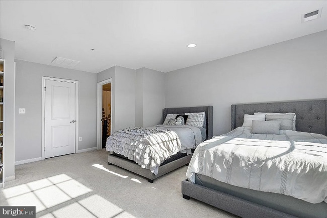 Photo - 864 S Macon St.