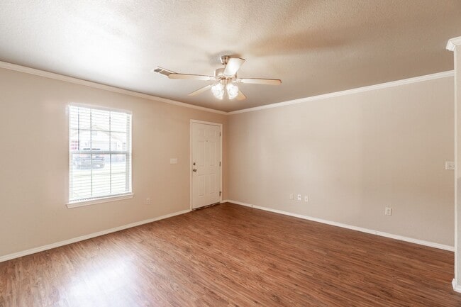 Photo - 2763 Oakview Rd