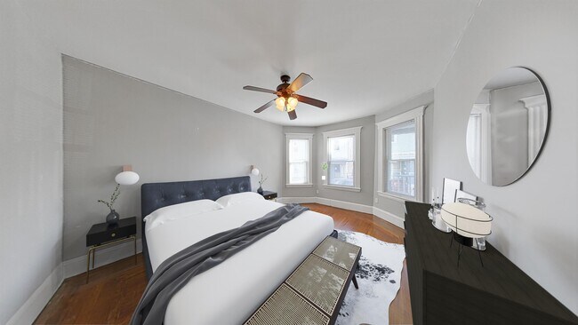 Photo - 735 Parker St