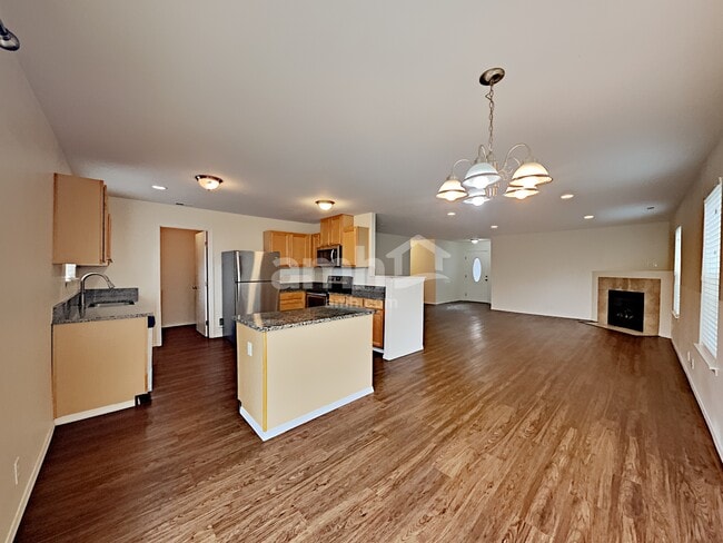 Photo - 116 Nelsen St NE