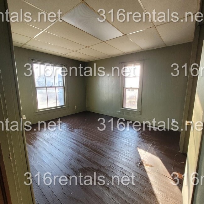 Photo - $875- 4 bed 1 bath - Single Family Home