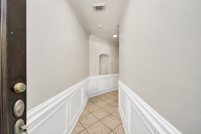 Photo - 1912 Greenwich Pl Dr