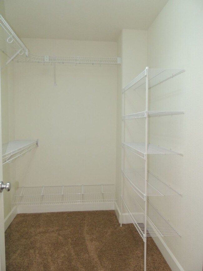 Photo - Spacious 3-Bedroom End-Unit Townhome in a Charming Cul-de-Sac