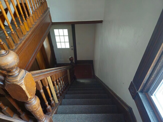 Photo - 912 E 2nd St