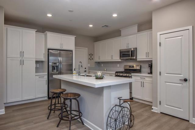 Photo - 1089 Delpy View Point