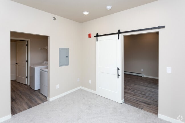 1BR, 1BA - 660SF
