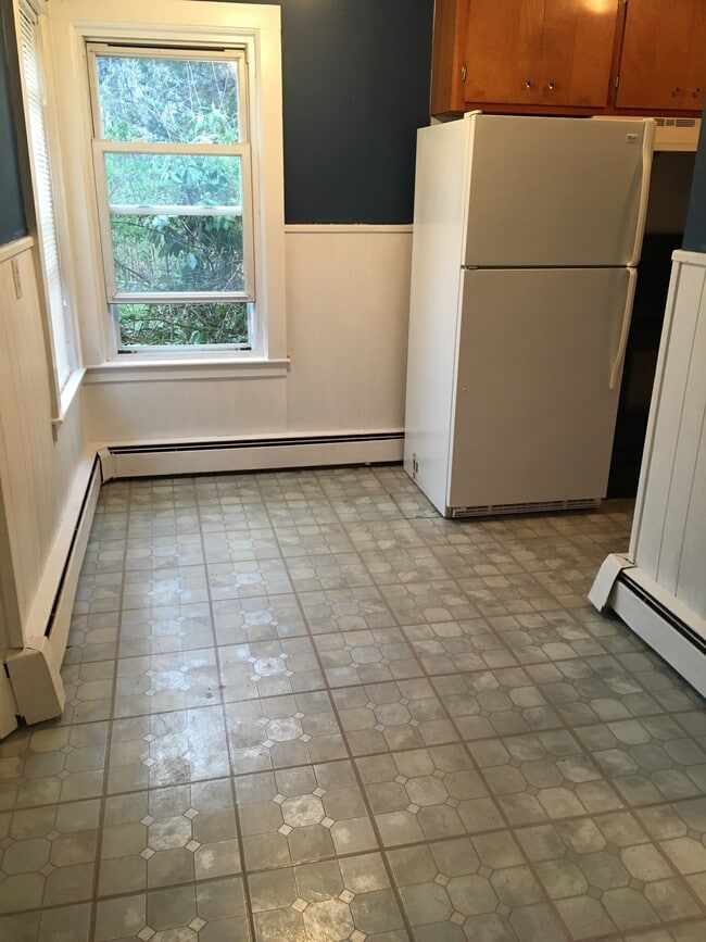 Building Photo - 223 Old Mill Rd Unit Apt 1
