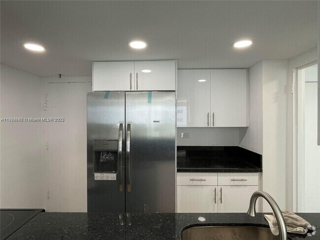 Building Photo - 7545 E Treasure Dr Unit 5K Rental