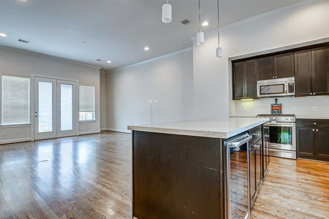 Photo - 2209 Chenevert St